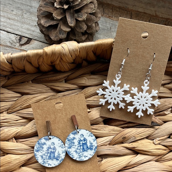 Jewelry - Snowflake and Vintage Print Earrings Set